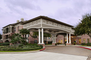 Covered Entry at Camden Royal Oaks Apartments in Houston, TX