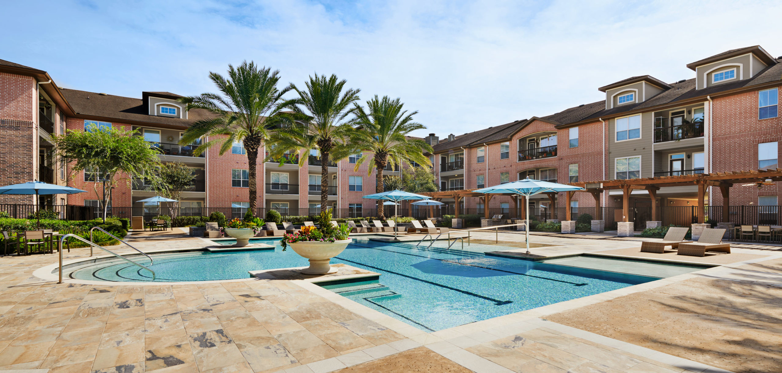 Pool with Cabanas and Outdoor Dining at Camden Royal Oaks Apartments in Houston Texas